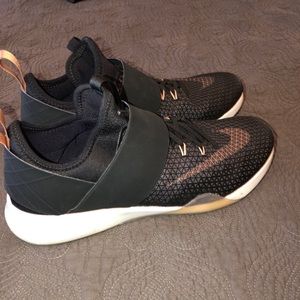 Women’s Nike training shoes in black/rose gold